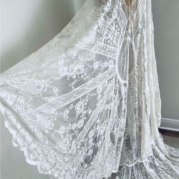 Boho Vintage Lace Wedding Dress - Picture 5 of 5
